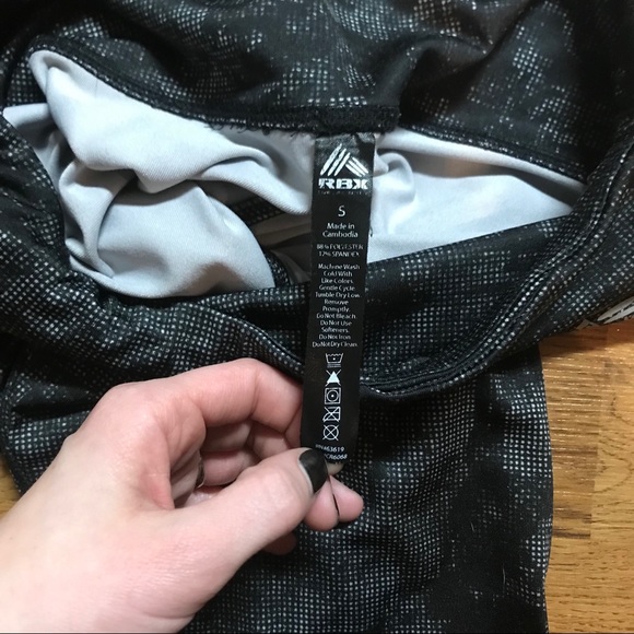 RBX✨ Grey and Black Graphic Cropped Legging✨ - Picture 3 of 3